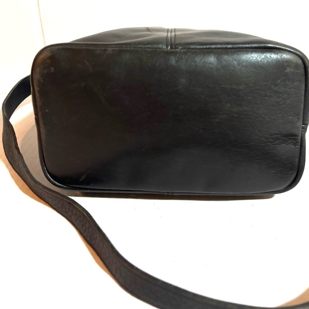Coach vintage black leather crossbody handbag - Picture 4 of 9